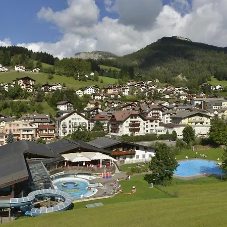 Tramont Aparthotel Urtijëi